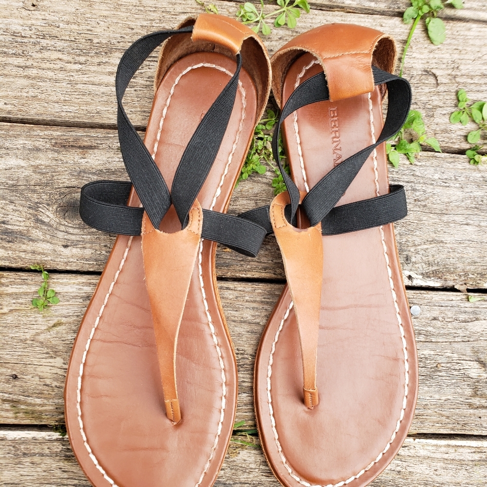 Bernardo 9M Poppy Strappy Thong Sandal Luggage